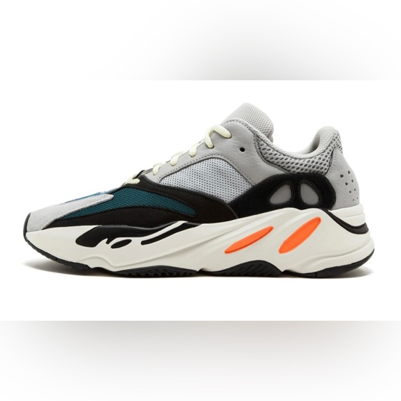 Like New YEEZY Wave Runners - Picture 6 of 9